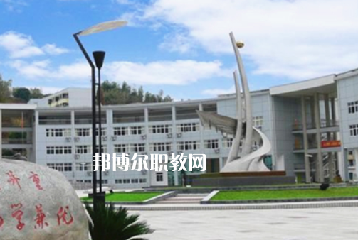 曲靖技工學(xué)校2022年報(bào)名條件、招生要求、招生對象