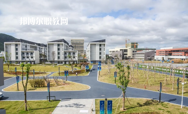 玉溪工業(yè)財貿(mào)學校2022年報名條件、招生要求、招生對象