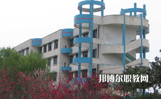 武漢第二高級(jí)技工學(xué)校2022年報(bào)名條件、招生要求、招生對(duì)象