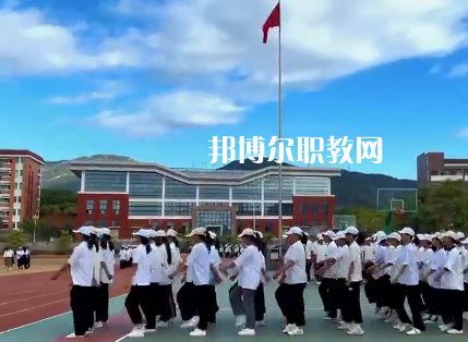 福建2023年讀中專學?？梢钥即髮W嗎