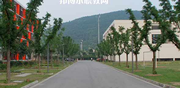 蘇州市紡織工業(yè)職工中等專業(yè)學(xué)校地址在哪里，哪個(gè)地區(qū)，哪個(gè)城市?