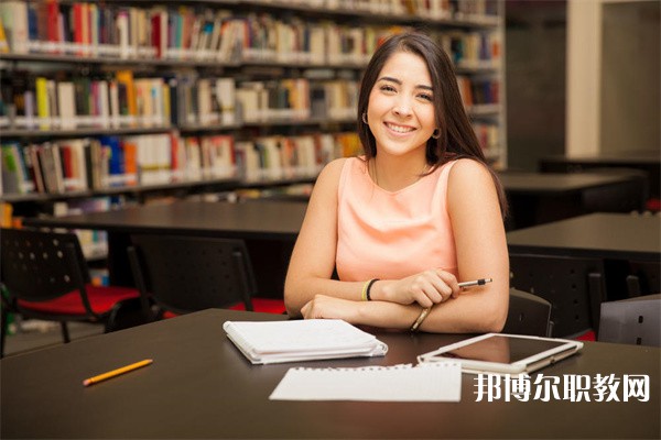 廣西哪里的職教中心能讀旅游服務(wù)與管理(導(dǎo)游、休閑農(nóng)業(yè)方向)專業(yè)