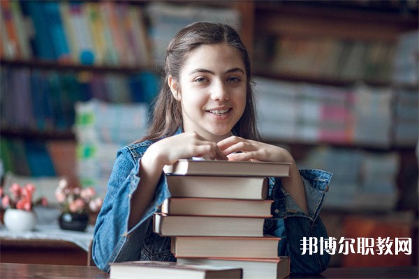 四川哪里的中專學校能讀現代舞專業(yè)
